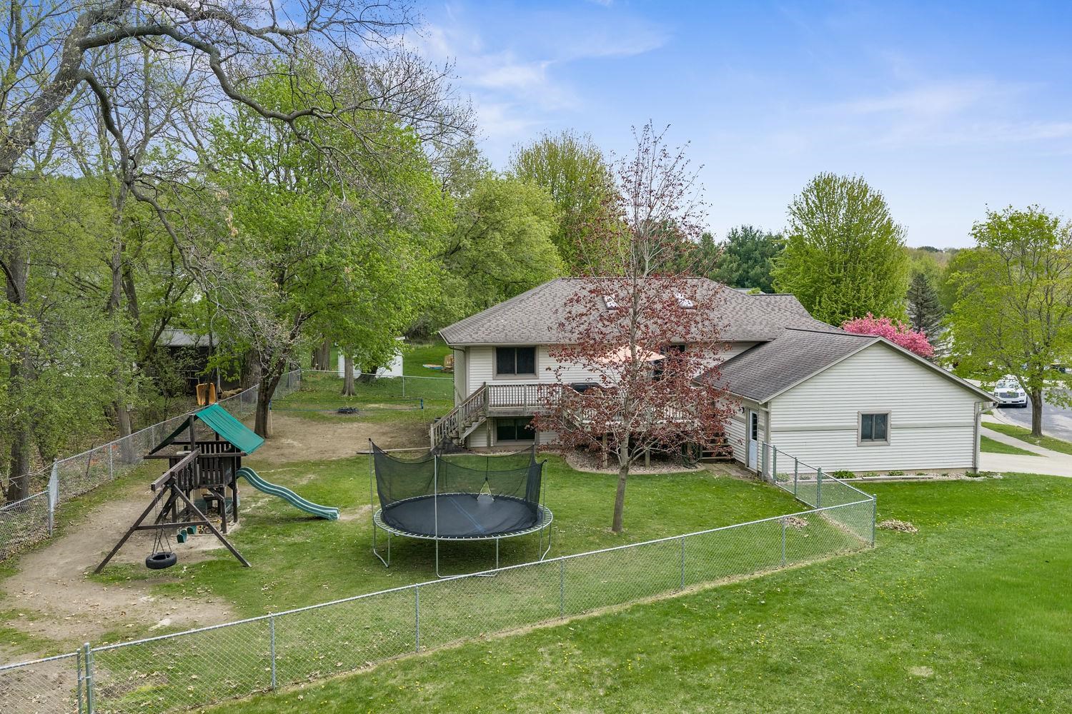 2366 Reinhardt Court Reedsburg, WI 53959 - Photo 6 of 50