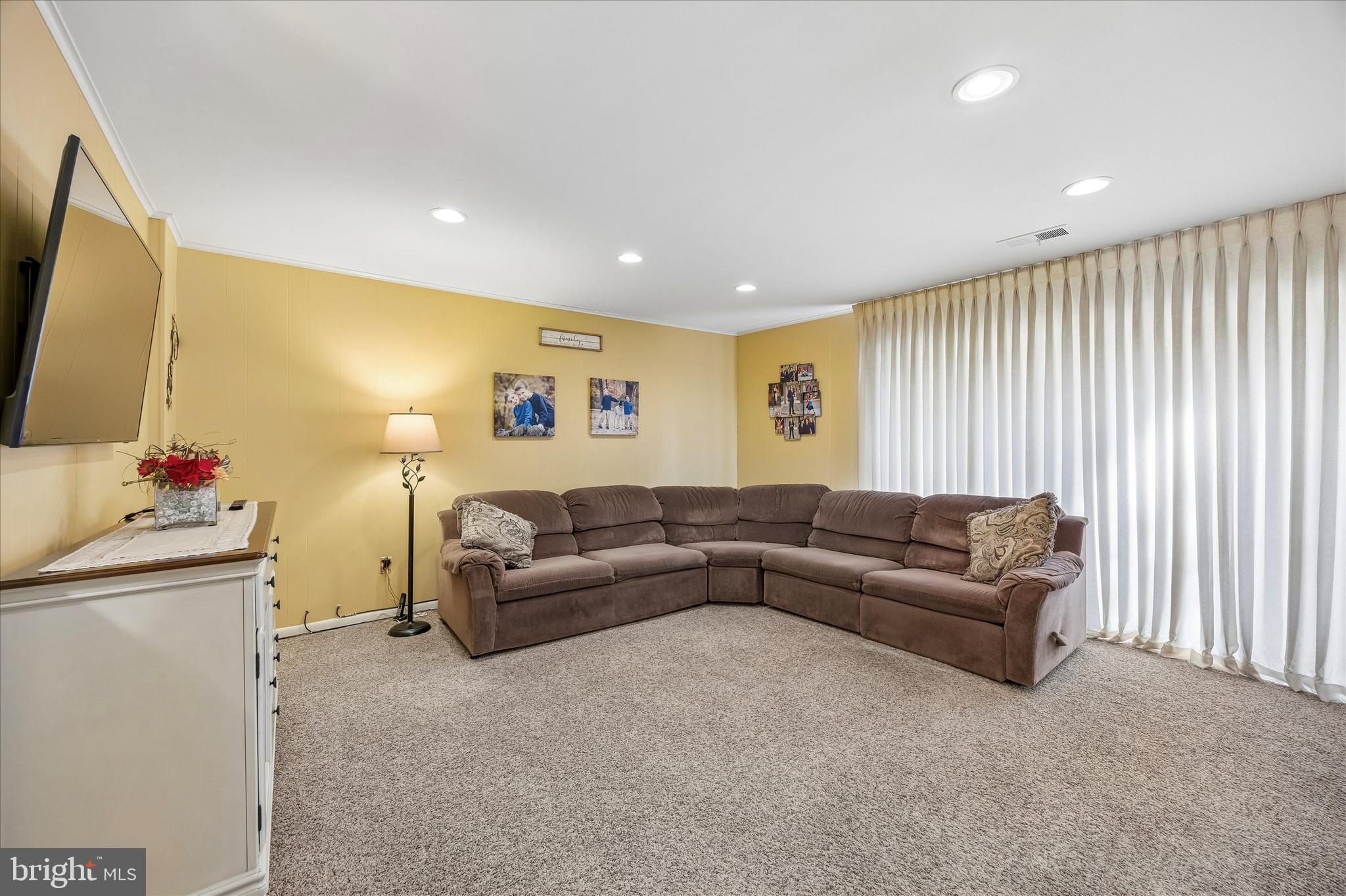 9841 Cowden Street Philadelphia, PA 19115 - Photo 10 of 24 Family Room