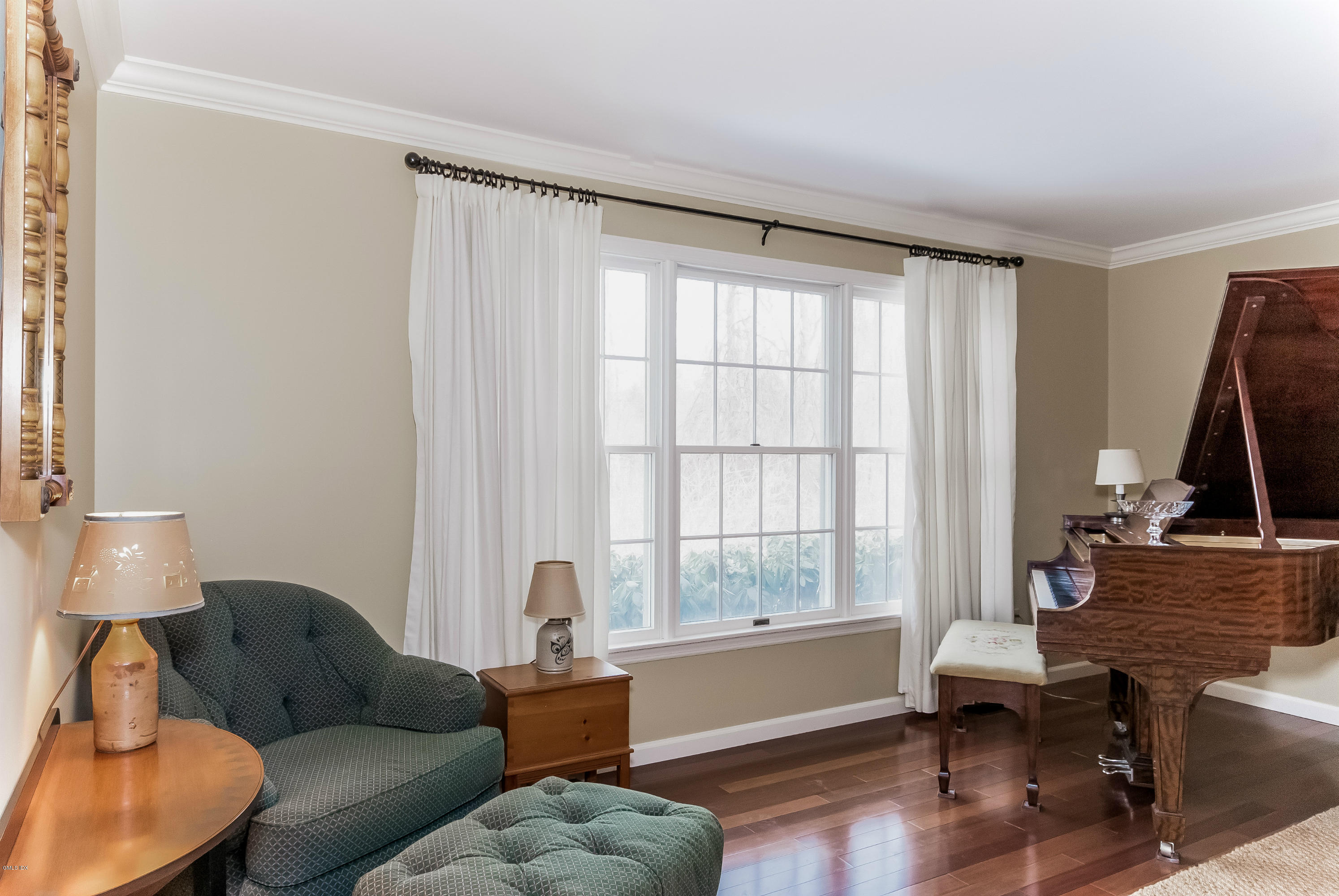 21 Roberta Lane Greenwich, CT 06830 - Photo 7 of 39 a living room with furniture and a window