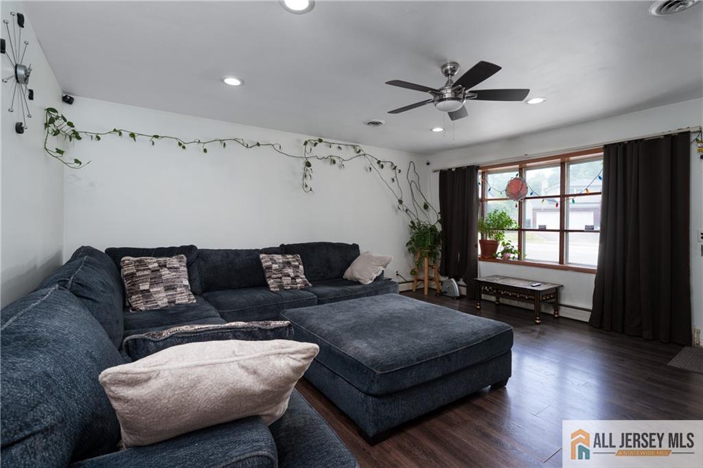 984 New Dover Road Edison, NJ 08820 - Photo 3 of 30