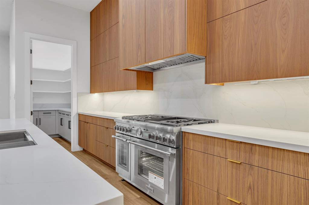 6231 McCommas Boulevard Dallas, TX 75214 - Photo 14 of 40 a kitchen with a stove and a sink