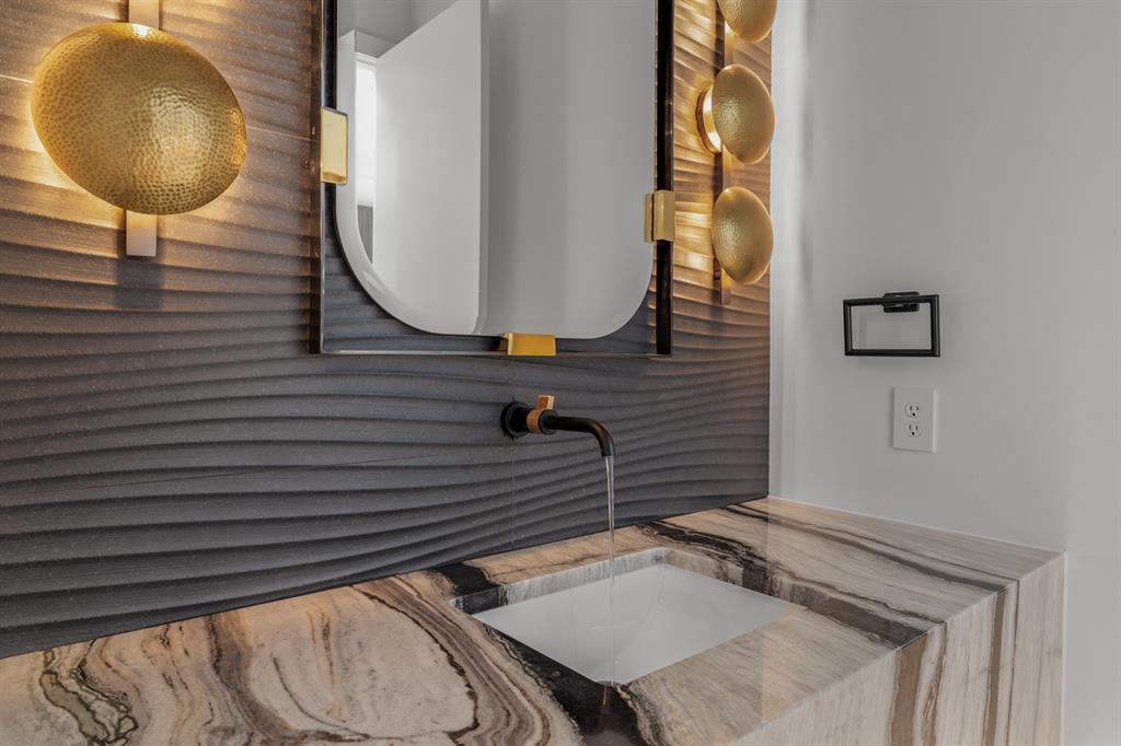 6231 McCommas Boulevard Dallas, TX 75214 - Photo 19 of 40 a bathroom with a sink and a mirror