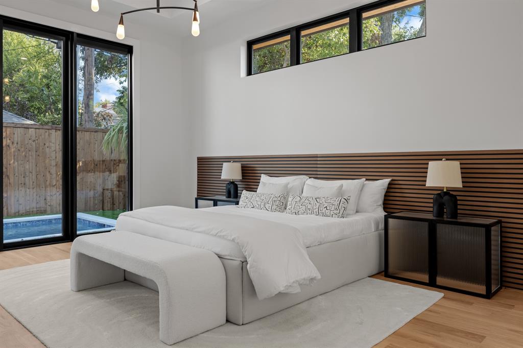 6231 McCommas Boulevard Dallas, TX 75214 - Photo 20 of 40 a bedroom with a bed and a window