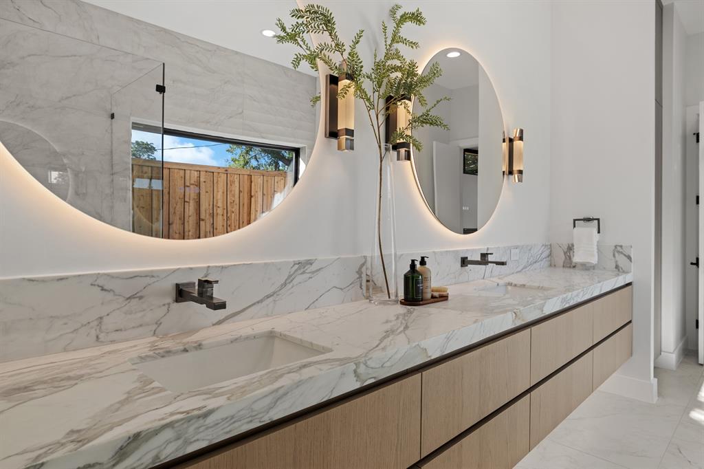 6231 McCommas Boulevard Dallas, TX 75214 - Photo 22 of 40 a bathroom with a sink and a mirror