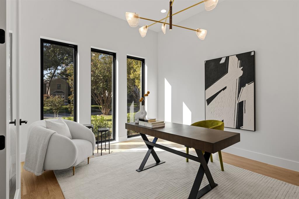 6231 McCommas Boulevard Dallas, TX 75214 - Photo 35 of 40 a living room with furniture and a window