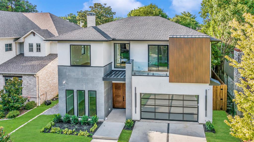 6231 McCommas Boulevard Dallas, TX 75214 - Photo 36 of 40 a front view of a house with a garden