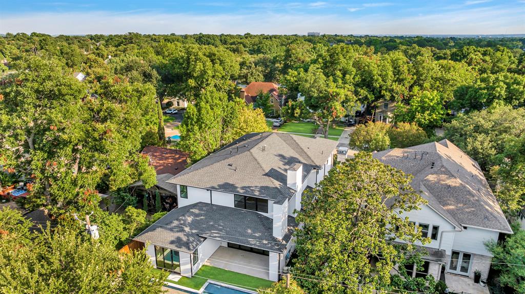 6231 McCommas Boulevard Dallas, TX 75214 - Photo 38 of 40 an aerial view of a house with a yard