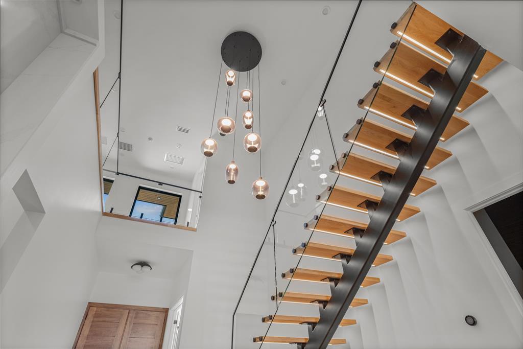 6231 McCommas Boulevard Dallas, TX 75214 - Photo 7 of 40 a view of entryway and hall with wooden floor