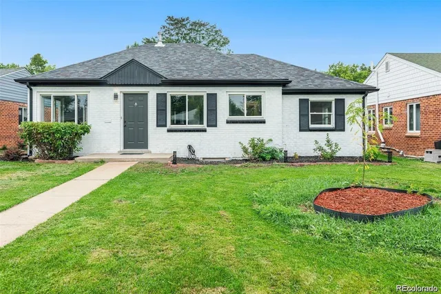 a view of a house with a backyard