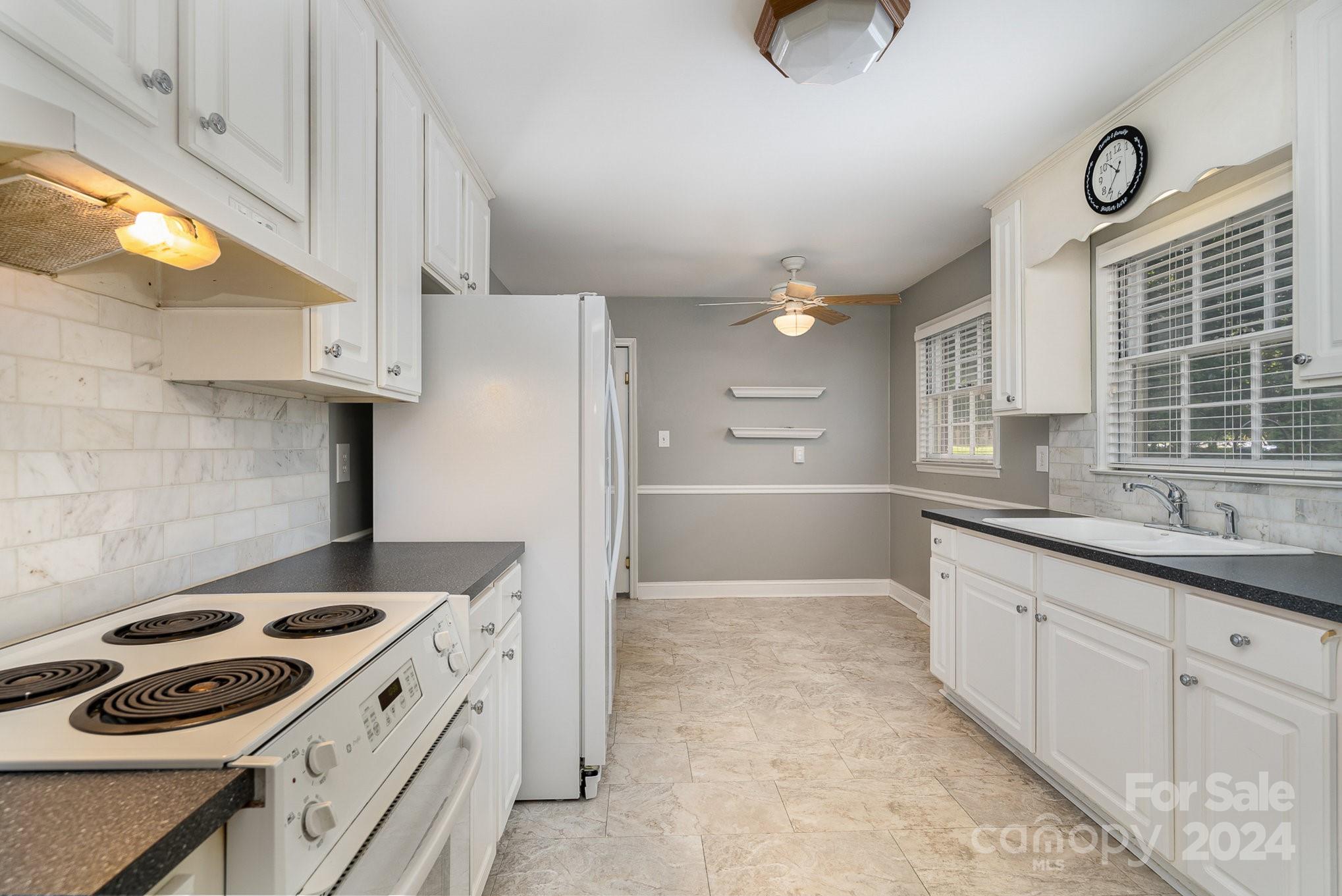 6529 Idlebrook Drive Charlotte, NC 28212 - Photo 18 of 28 a kitchen with a stove and a sink