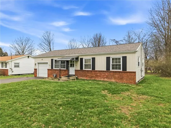 a view of a yard with a house