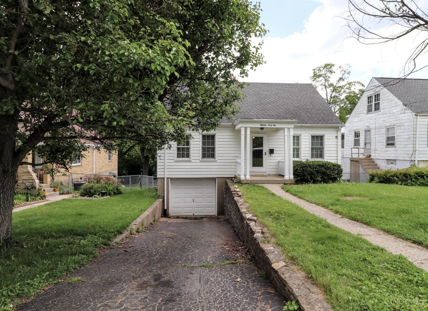 5642 Leumas Road Cincinnati, OH 45239 - Photo 3 of 51