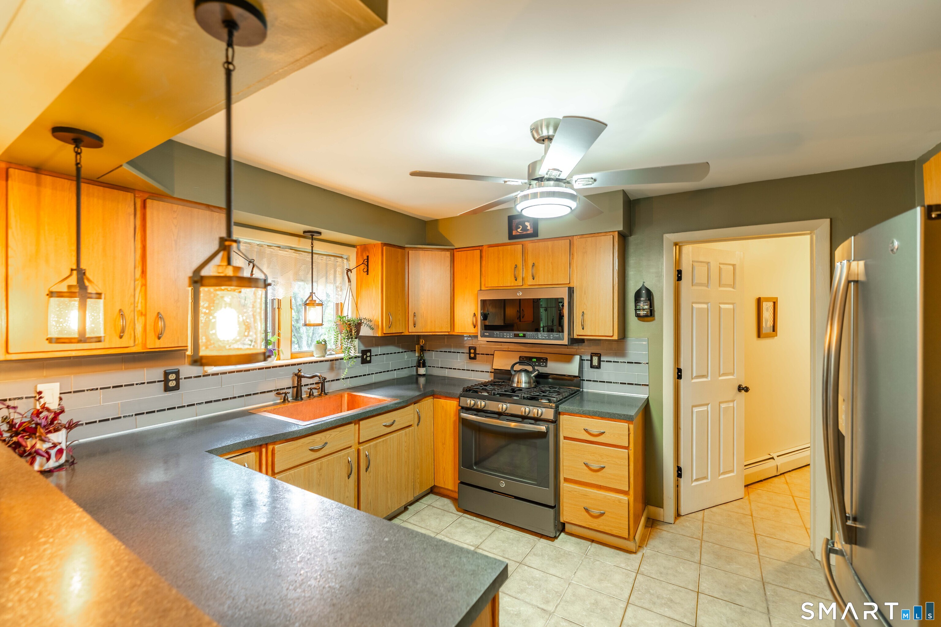 39 Fox Road Putnam, CT 06260 - Photo 21 of 38 Hammered copper sink in kitchen