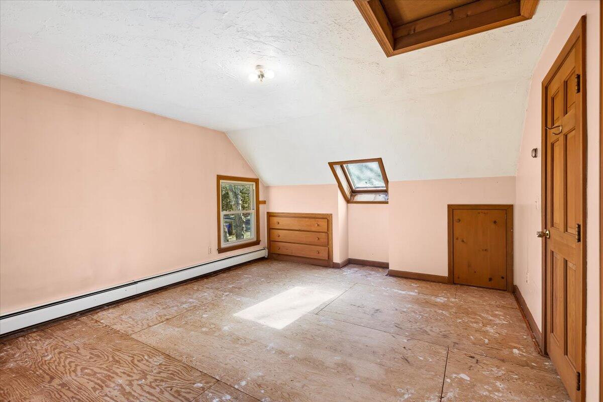 1094 County Road Cataumet, MA 02534 - Photo 28 of 42 a view of an empty room