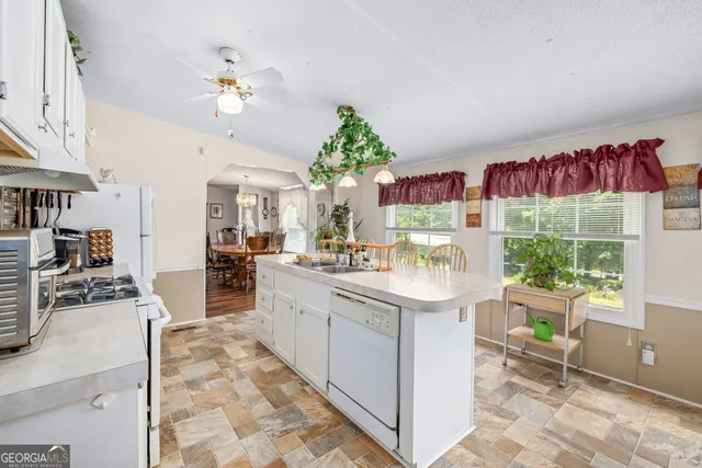 $394,900 | 177 East Silver Shoals Road, Toccoa, GA 30577