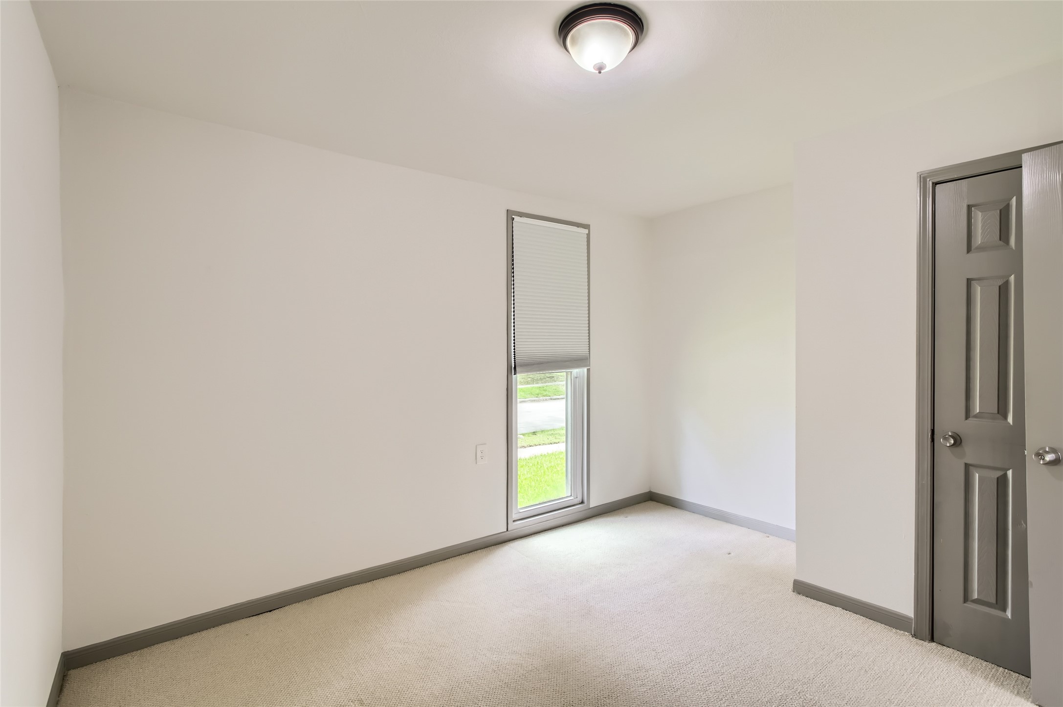 6509 Birdwood Road Houston, TX 77074 - Photo 20 of 26 an empty room with windows