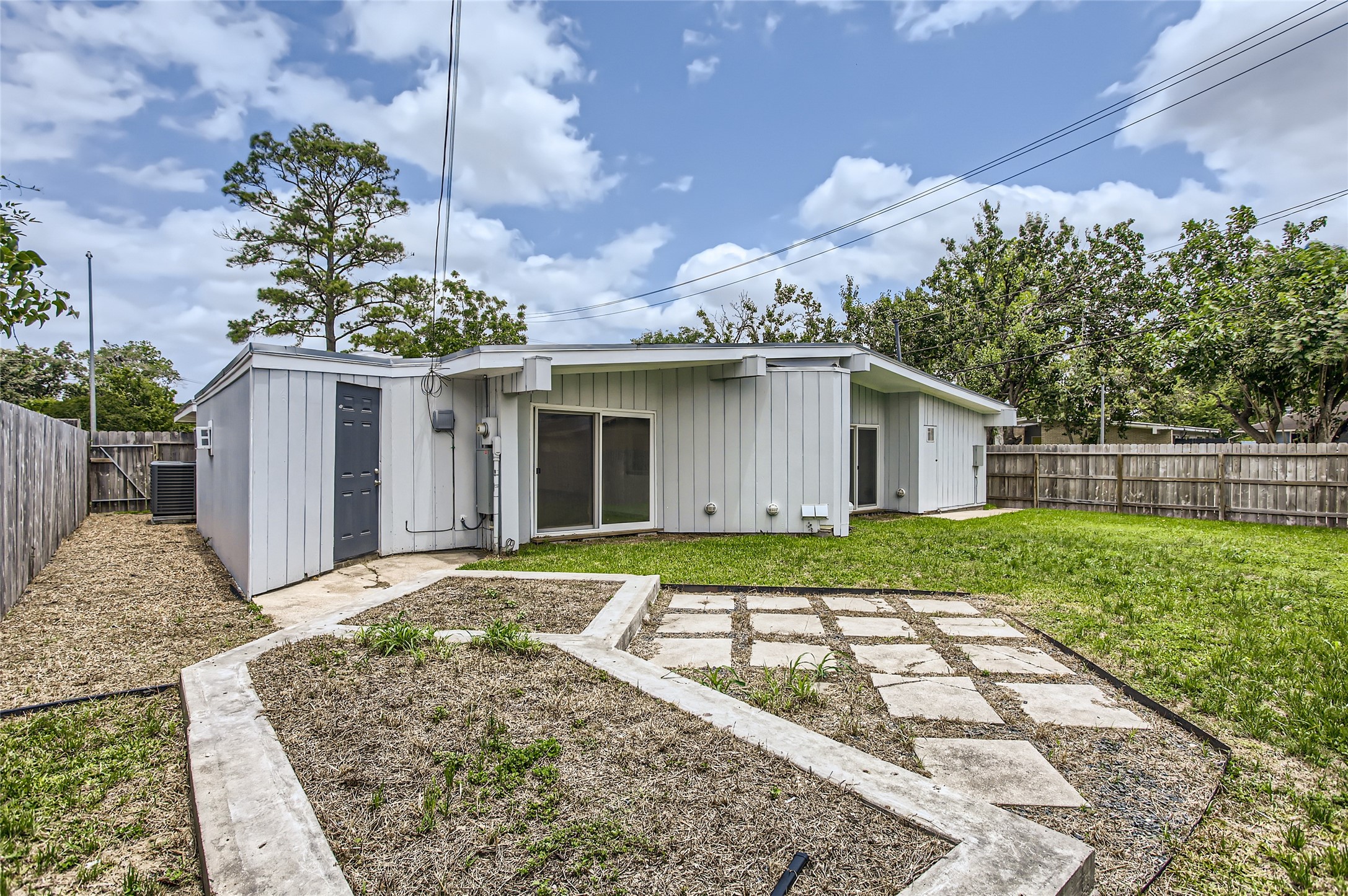 6509 Birdwood Road Houston, TX 77074 - Photo 25 of 26 a front view of a house with garden