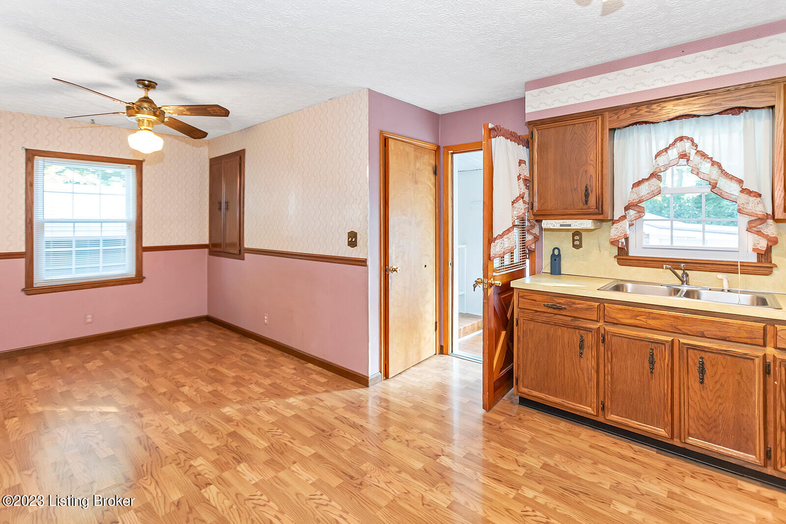 116 Pats Lane Mount Washington, KY 40047 - Photo 17 of 37 Eat in Kitchen
