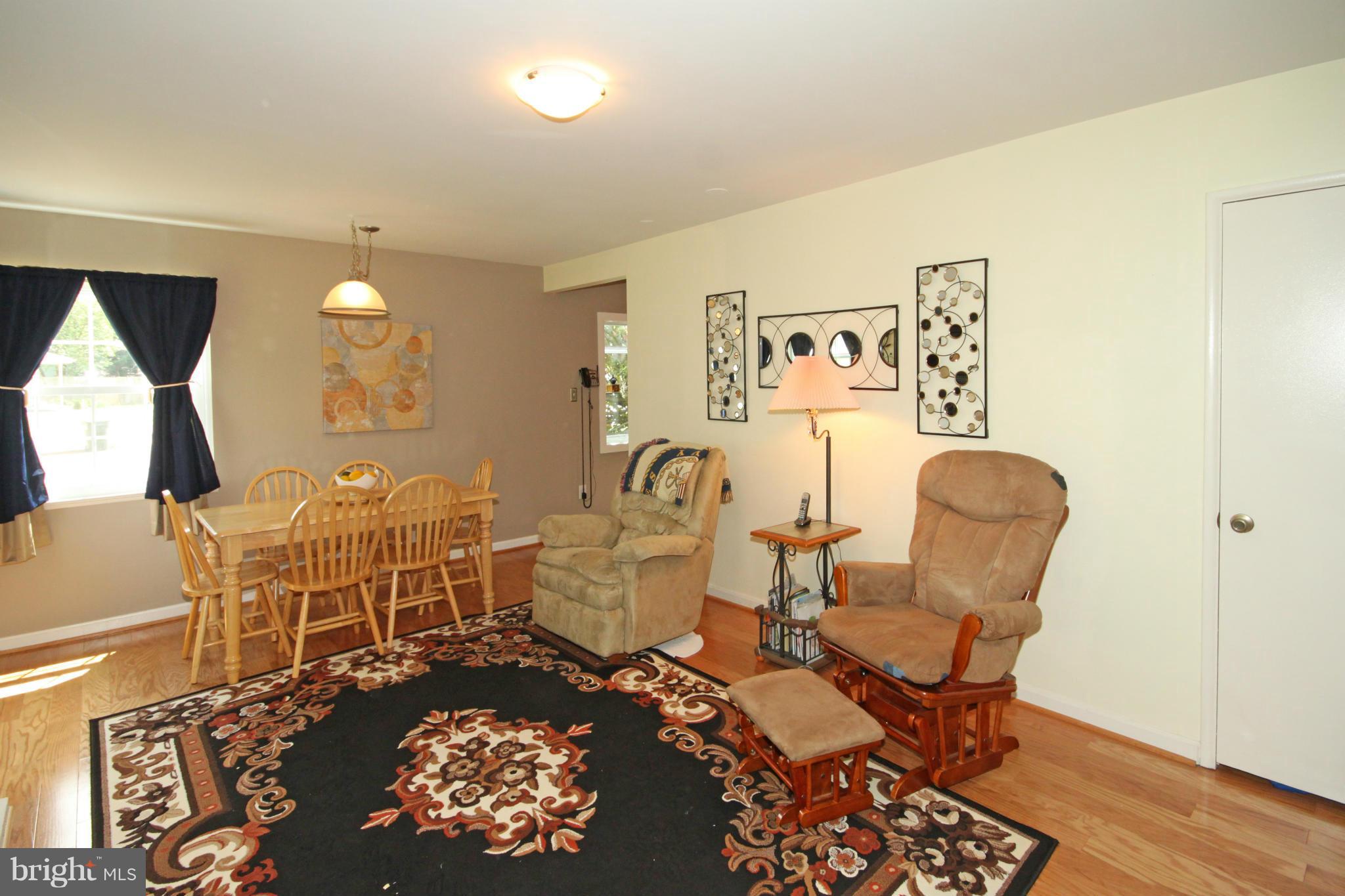 6220 Apache Street Springfield, VA 22150 - Photo 3 of 21 Living Room