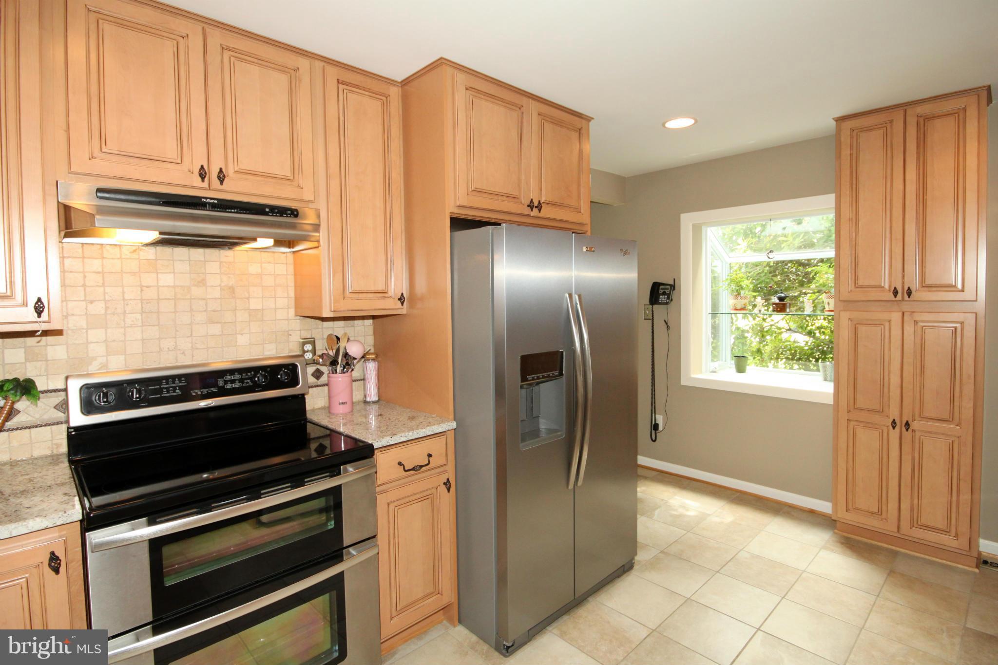 6220 Apache Street Springfield, VA 22150 - Photo 6 of 21 Kitchen