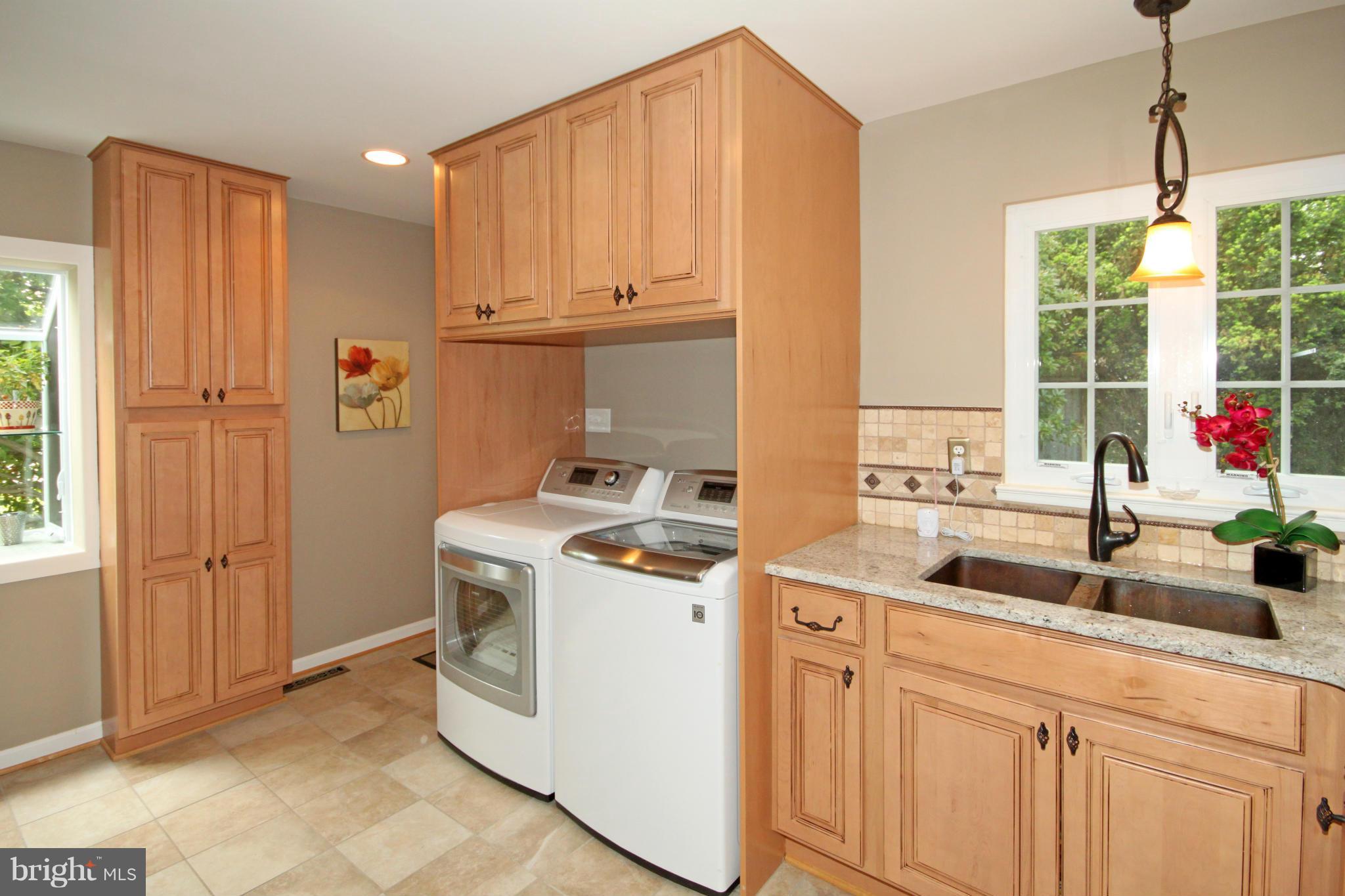 6220 Apache Street Springfield, VA 22150 - Photo 7 of 21 Kitchen