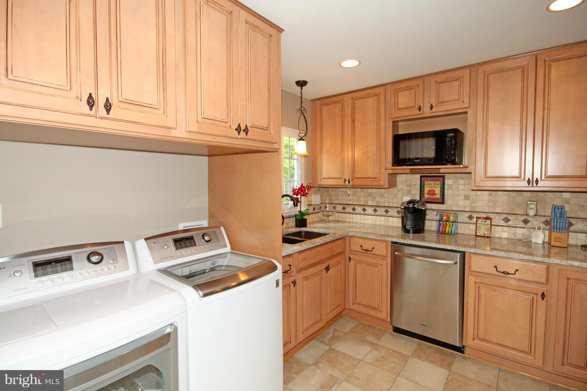 6220 Apache Street Springfield, VA 22150 - Photo 8 of 21 Kitchen