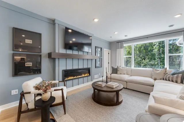 $520,000 | 405 James Parkway, Cottage Grove, MN 55016