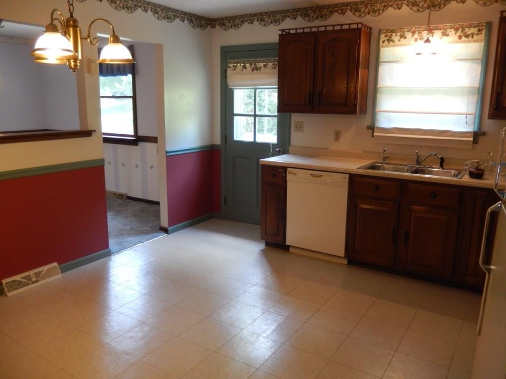 376 Glendale Road Beaver Falls, PA 15010 - Photo 8 of 21 Gallery Image 8