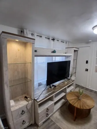 $2,400 | 17 Thomas Street, Unit 2, Bloomfield, NJ 07003