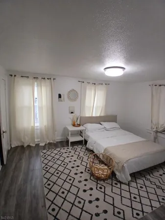$2,400 | 17 Thomas Street, Unit 2, Bloomfield, NJ 07003