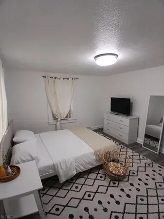 $2,400 | 17 Thomas Street, Unit 2, Bloomfield, NJ 07003