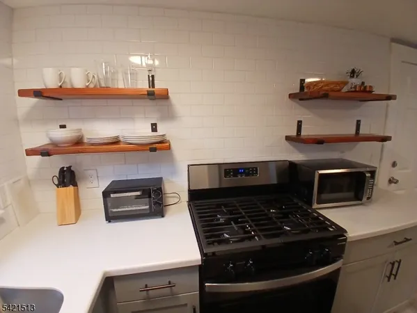 $2,400 | 17 Thomas Street, Unit 2, Bloomfield, NJ 07003