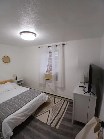 $2,400 | 17 Thomas Street, Unit 2, Bloomfield, NJ 07003