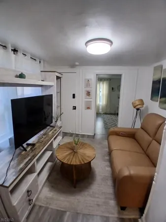 $2,400 | 17 Thomas Street, Unit 2, Bloomfield, NJ 07003