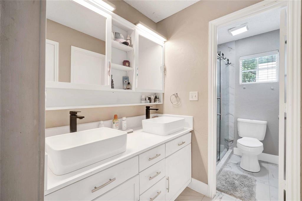 8518 Coppertowne Lane Dallas, TX 75243 - Photo 22 of 32 a bathroom with a sink and a mirror
