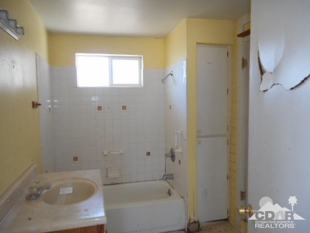64755 Sun Mesa Road Joshua Tree, CA 92252 - Photo 5 of 8 a bathroom with a tub sink and mirror