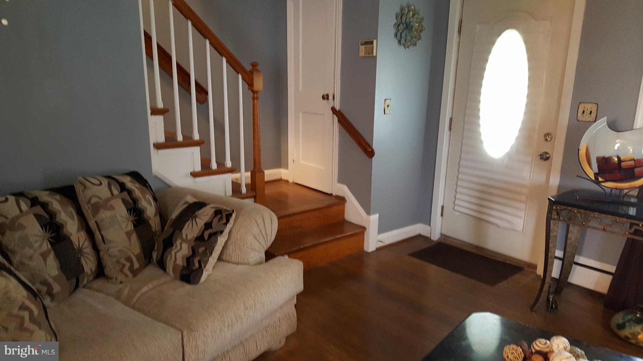 5935 Glenkirk Road Baltimore, MD 21239 - Photo 5 of 19 Living Room