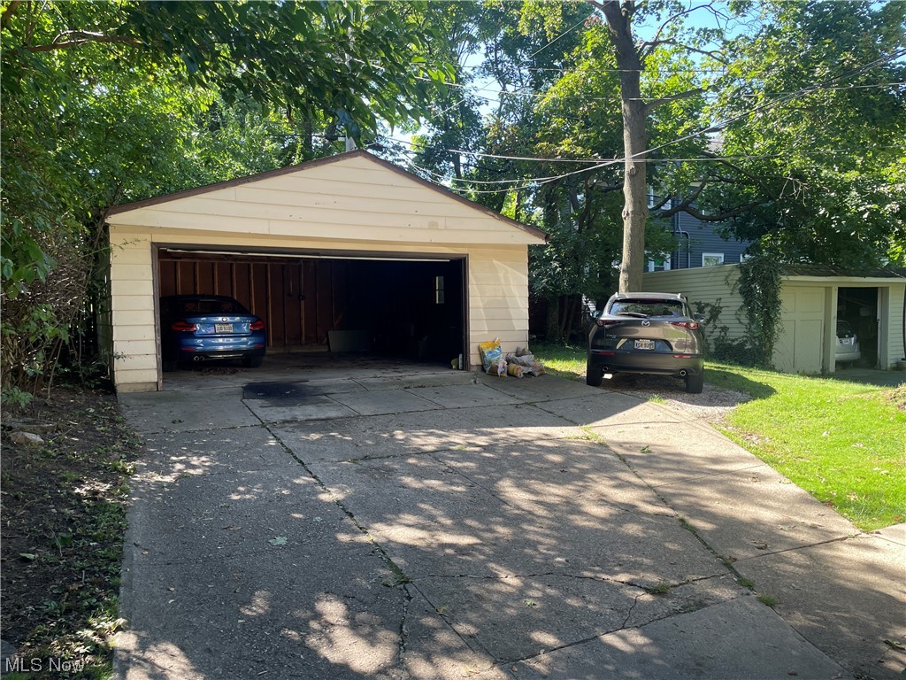 3222 Oak Road Cleveland, OH 44118 - Photo 3 of 13 Garage featuring garage