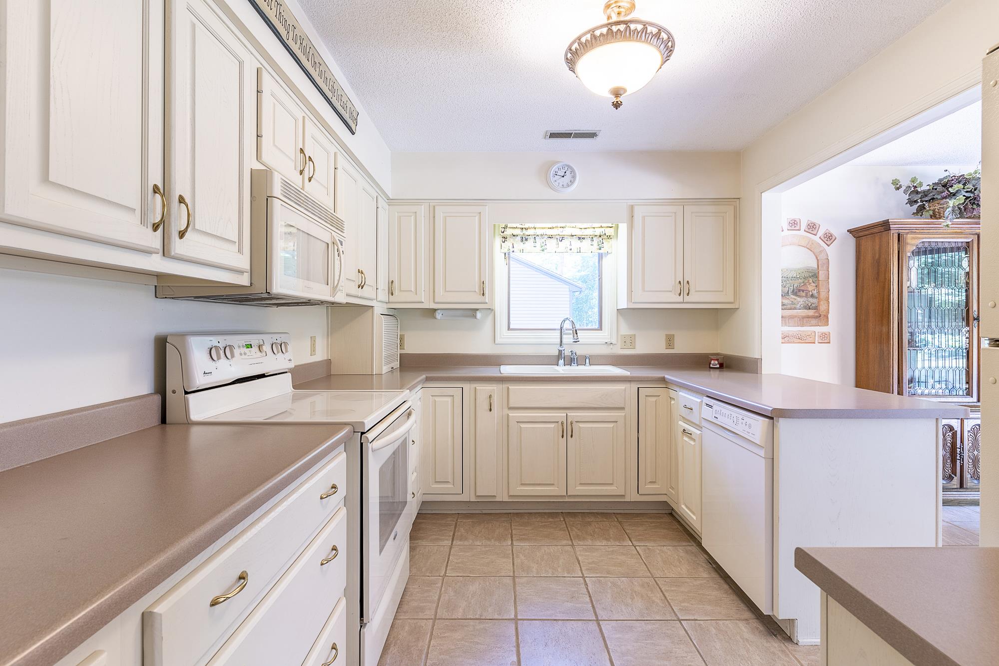 5834 Oak Fall Road Fort Wayne, IN 46845 - Photo 7 of 35