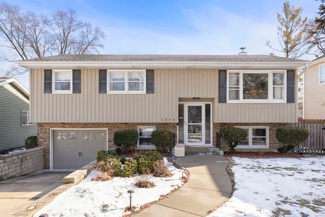 $439,900 | 1315 Underwood Terrace, Wheaton, IL 60189