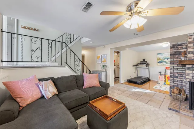 $439,900 | 1315 Underwood Terrace, Wheaton, IL 60189