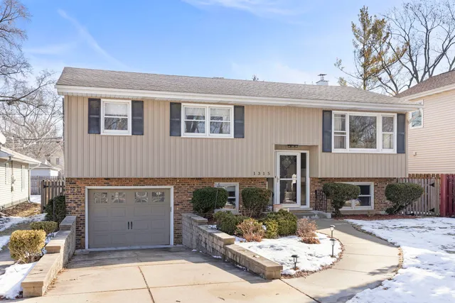 $439,900 | 1315 Underwood Terrace, Wheaton, IL 60189