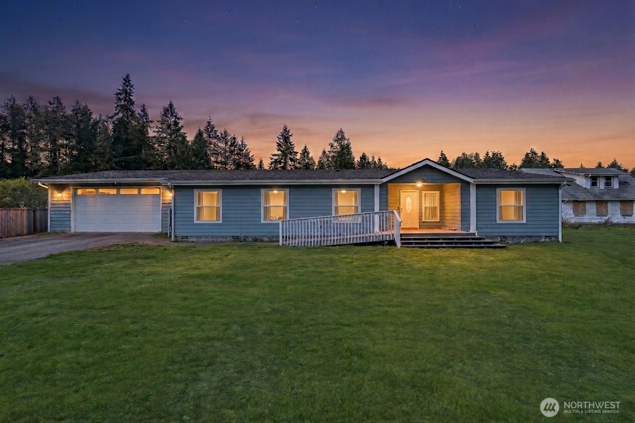 521 Military Road East Tacoma, WA 98445 - Photo 2 of 40