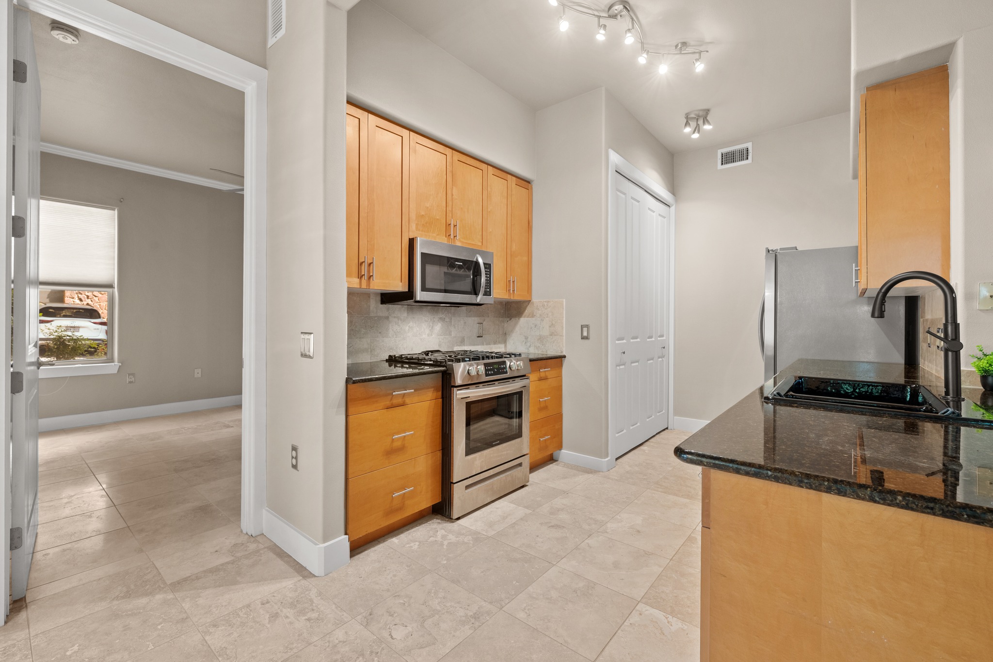 2216 Thornton Road, Unit 210 Austin, TX 78704 - Photo 7 of 27