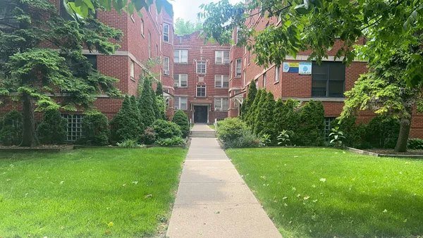 $1,300 | 3932 North Keeler Avenue, Unit 1D, Chicago, IL 60641