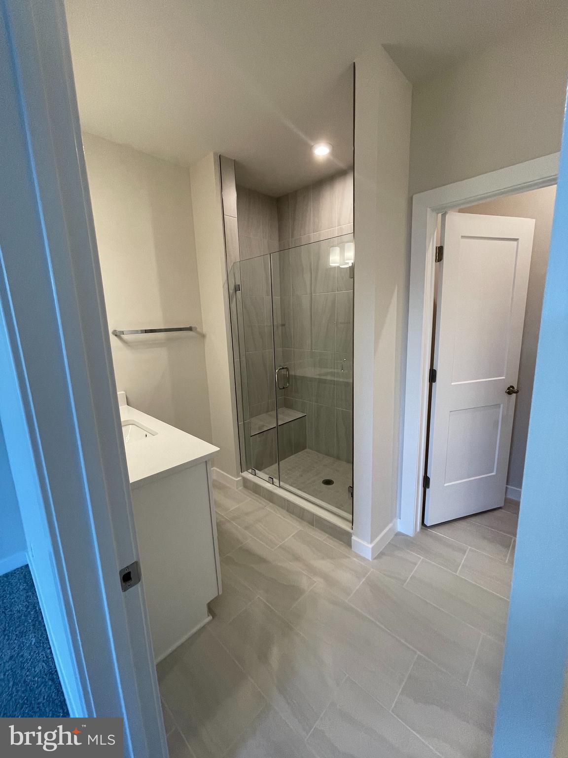 44526 Wolfhound Square Ashburn, VA 20147 - Photo 17 of 49 Primary en-suite with 2 vanities