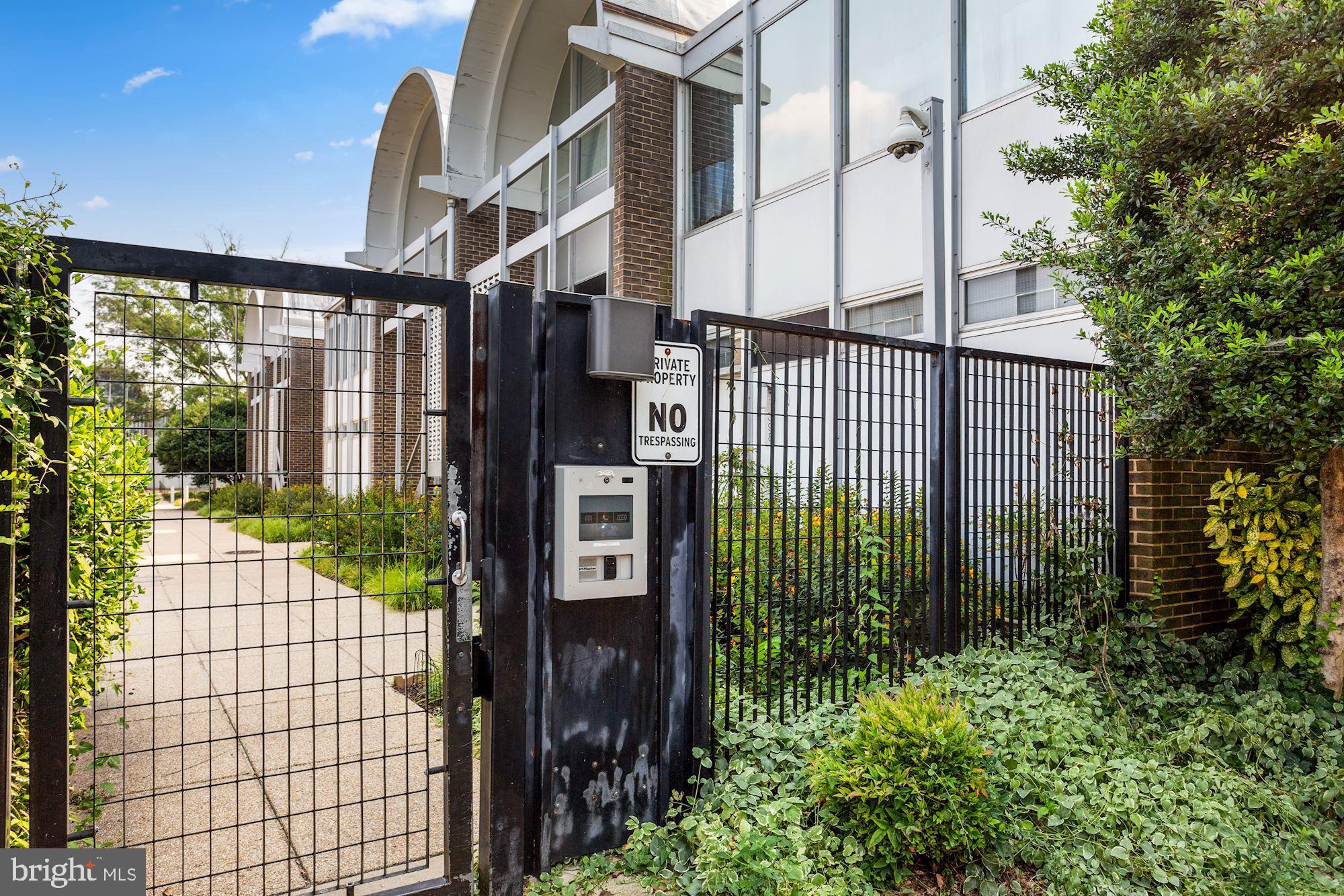 390 N Street Southwest Washington, DC 20024 - Photo 28 of 41