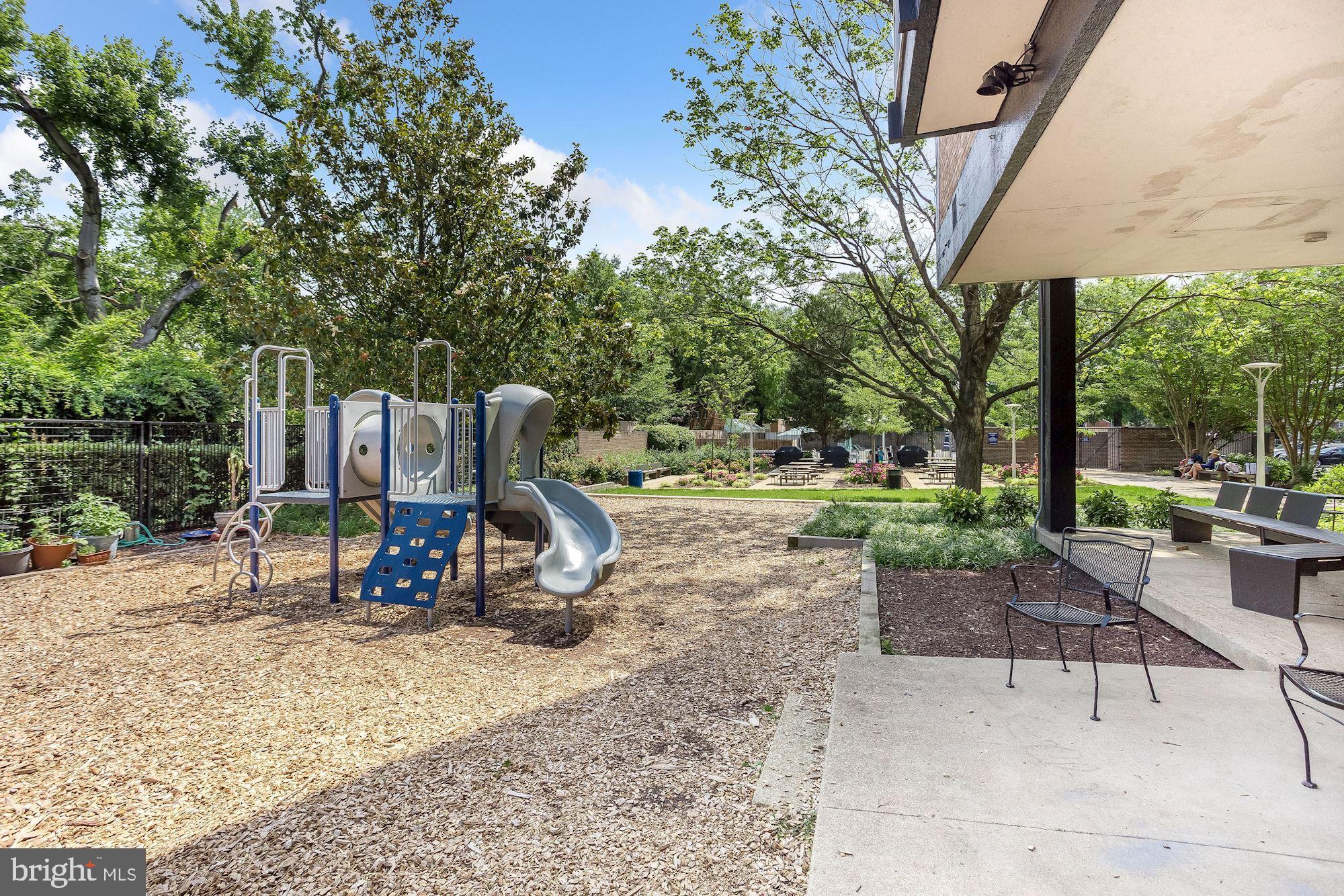 390 N Street Southwest Washington, DC 20024 - Photo 35 of 41