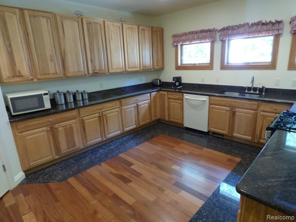 4685 Orion Road Rochester, MI 48306 - Photo 11 of 56 P1250902.jpg