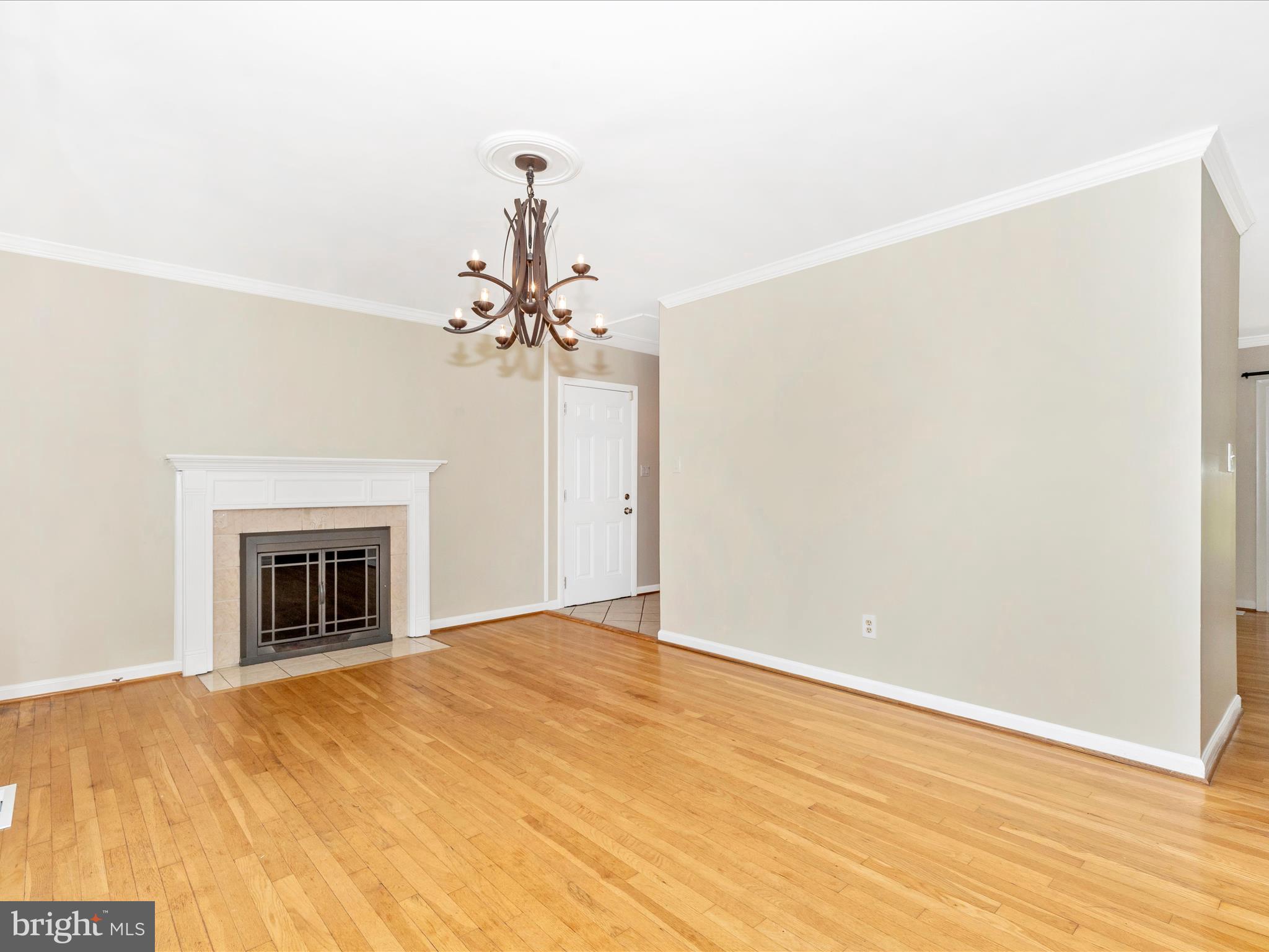 18004 Muncaster Road Rockville, MD 20855 - Photo 12 of 48 Family room - main level